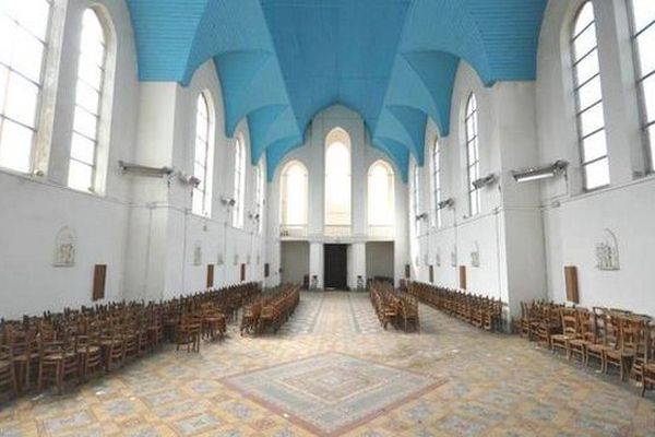 L'intérieur de l'église mise en vente. "Il y a du volume", comme disent les agents immobiliers.