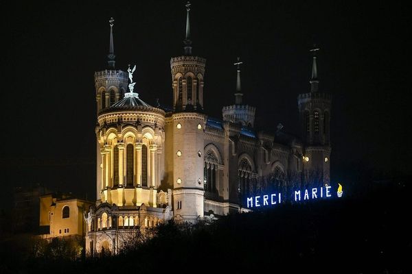 Le 8 décembre à Lyon. L'édition 2020 privée d'animations ... vers un retour à une Fête des Lumières plus traditionnelle