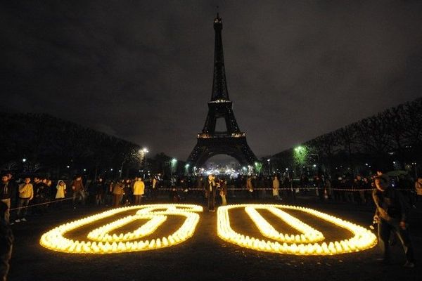 Samedi 29 mars 2014, dans le cadre de la manifestation Earth hour la Tour Eiffel sera éteinte pendant 5 minutes