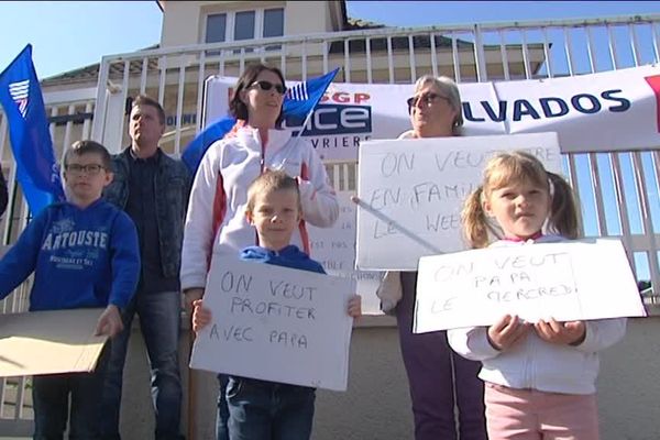 Certains policiers étaient accompagnés de leurs enfants lors du rassemblement à Dives-sur-Mer