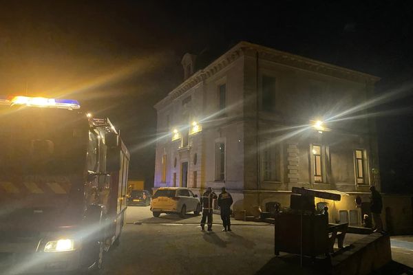 Début d'incendie à la mairie de Pont-Saint-Esprit (Gard)