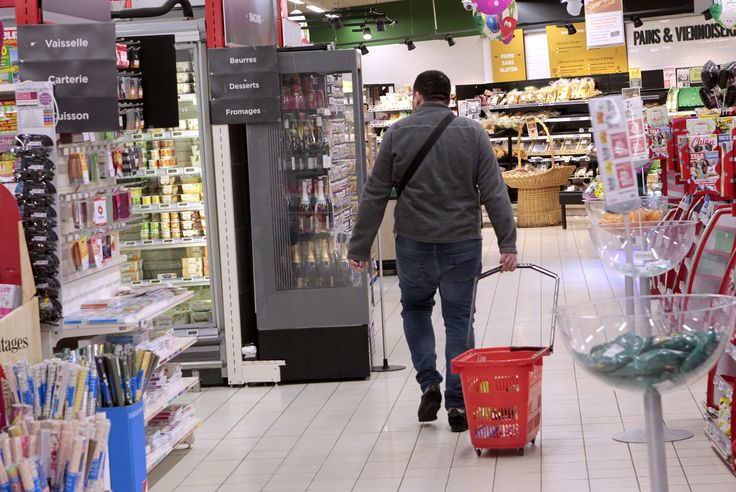 Clermont Ferrand Un Supermarche Ouvert Le Dimanche Apres Midi Sans Caissiere