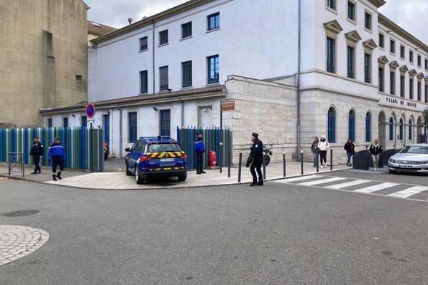 Les gardes à vue se sont achevées samedi en début d'après-midi.