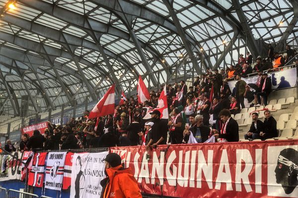 Les supporters ajacciens avaient fait le déplacement en nombre jusqu'au Stade des Alpes.