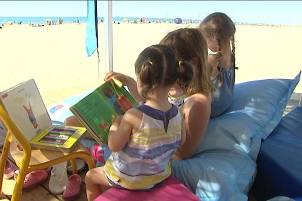 Bibliothèque "Lire à la plage" à Carnon