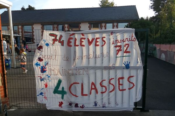 Les parents d'élèves de l'école 1,2,3 Soleil de Rougé réclament la réouverture d'une classe