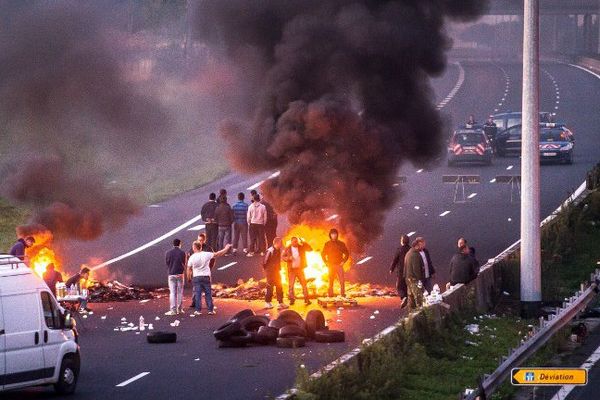 Les gens du voyage de Roye bloquent l'A1 depuis vendredi soir