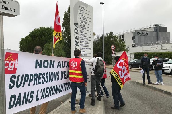 Mobilisation devant les locaux d'Altran 