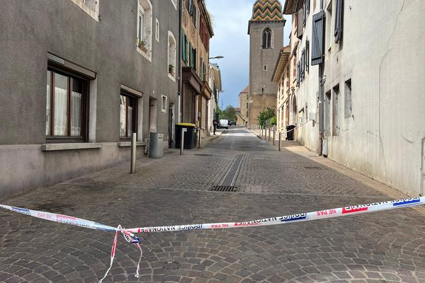 Le centre-ville d'Héricourt en Haute-Saône, bouclé ce samedi 25 mai après que des tirs aient résonné en début d'après-midi