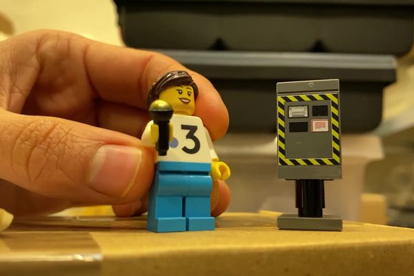 Des Legos sur mesure et personnalisés comme ce journaliste de France 3