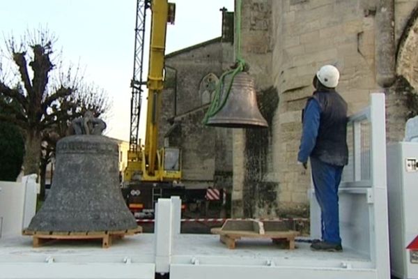 Les cloches de la Collégiale retrouvent leur clocher