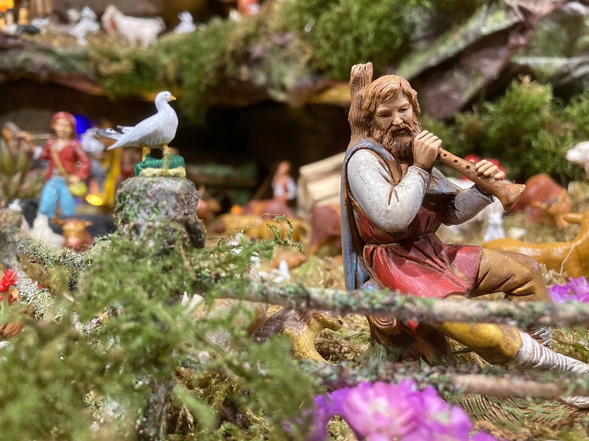 Reims : une crèche de Noël de plus de deux mètres et son millier de 