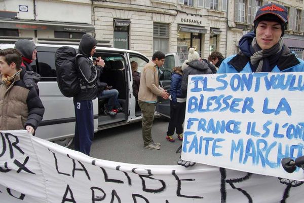 Partis de Bordeaux pour marcher jusqu'au siège de Charlie Hebdo à Paris