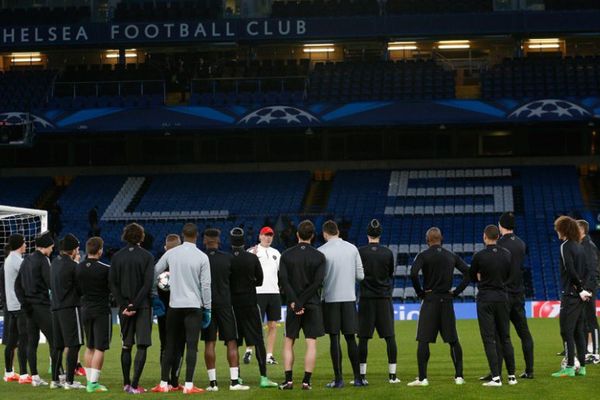 Les Parisiens porteront mercredi soir face à Chelsea un brassard noir en hommage aux trois sportifs disparus tragiquement dans un accident d'hélicoptère en Argentine.