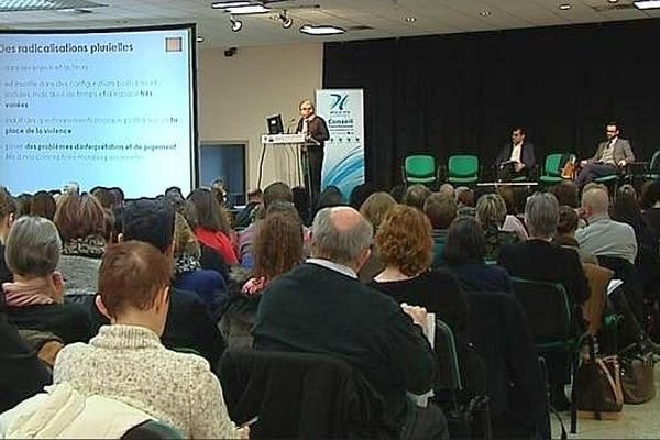 300 personnes ont assisté à cette journée de formation à la problématique de la radicalisation religieuse.