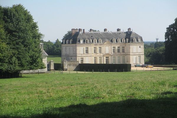 Dans l'Orne, à Rémalard, plein soleil garanti en ce dimanche au château de Voré.