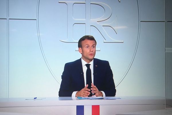 Le couvre-feu prendra effet à partir de samedi 17 octobre, et durera au moins jusqu'à la fin novembre, a annoncé le président de la République ce mercredi sur TF1 et France 2.