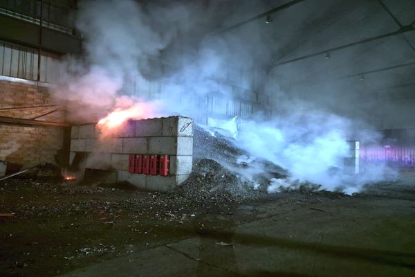 Alès (Gard) - un stock de papier a entièrement brûlé dans un incendie - 15 août 2024.