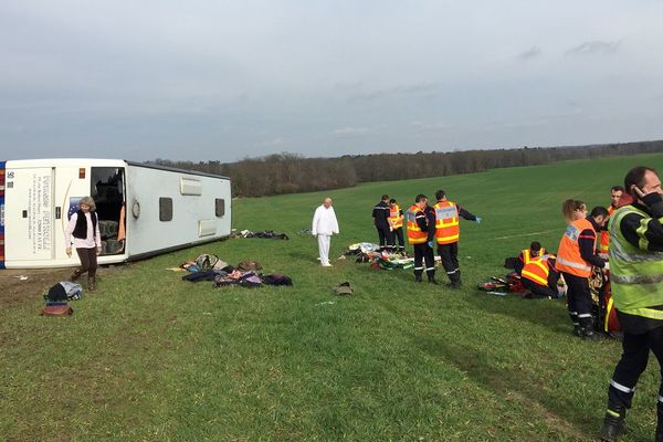 Le bus est entré en collision avec un voiture