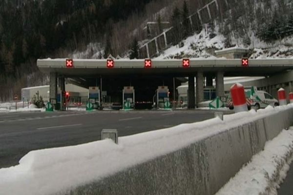 Le tunnel du Mont-Blanc interdit aux poids lourds en raison des intempéries