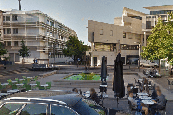 Place du 19 avril 1944 à Rouen.