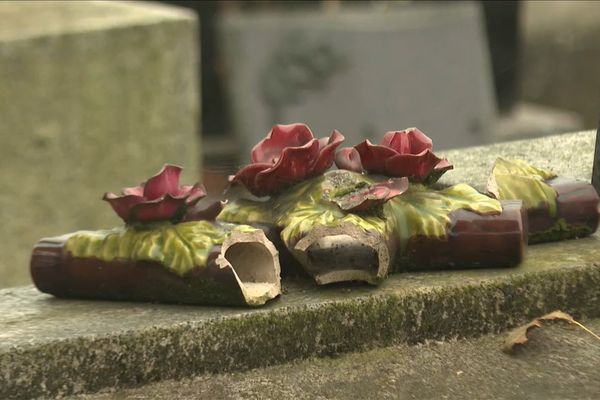 Exemple de dégradation constaté par notre équipe, sur une tombe du cimetière de Montgeron.