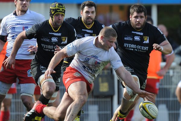 Quatre journées sans victoire pour le Stade Aurillacois qui s'est incliné 49 à 19, le 10 mars 2013, sur la pelouse du Stade Rochelais à l'occasion de la 23ème journée de Pro D2.