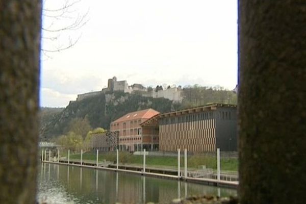 La Cités de Arts de Besançon accueille le conservatoire de musique et le fonds régional d'art contemporain.