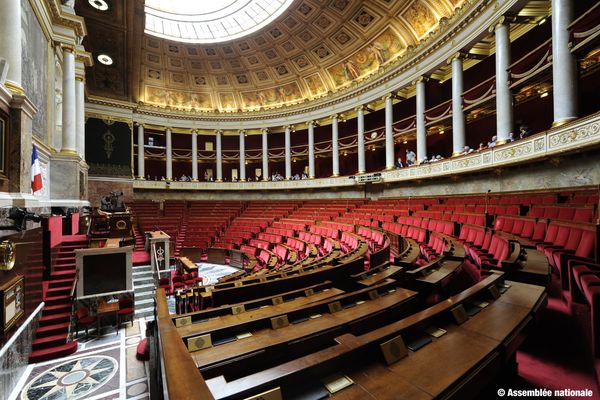 L'Hémicycle vide de l'Assemblée nationale.