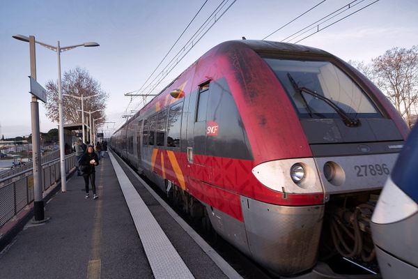 Un mouvement grève est prévu ce mardi 1er octobre dans l'Education nationale et la SNCF. Les transports ferroviaires vont être perturbés. Il est recommandé de se renseigner avant de partir.