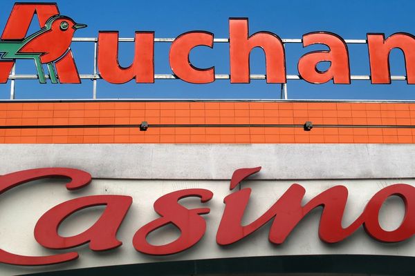 En Corse, les hypermarchés et supermarchés Casino vont passer sous l'enseigne Auchan à compter du 30 septembre.