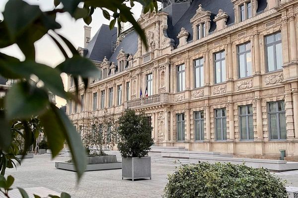 L'hôtel de Ville de Reims, en août 2023.