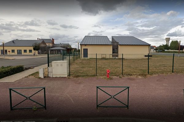 L'école du Bourg à Pannes dans le Loiret était un des deux lieux d'accueil d'enfants de soignants à Pannes. Il a dû fermer pour suspicion de coronavirus. 