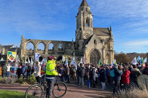 Ils étaient 18 000 personnes selon la police, 28 000 selon les syndicats, à défiler dans les rues de Caen ce mardi 31 janvier 2023.