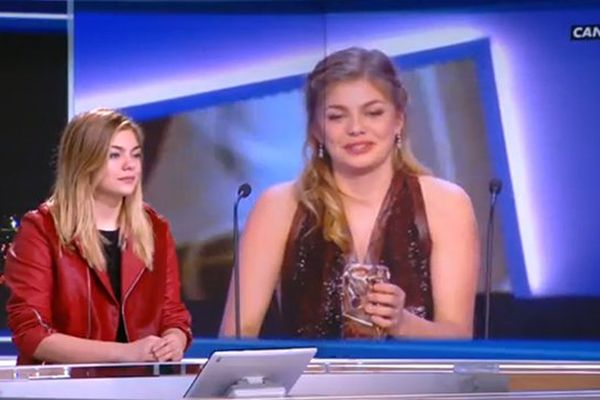 Louane sur le plateau du 20h de TF1 ce samedi.