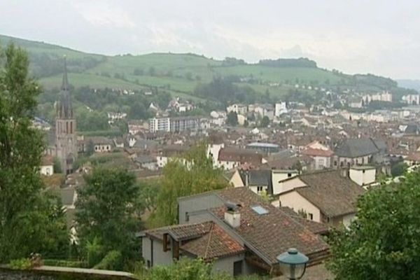 Aux mains de la Gauche depuis 1977 et l'élection de René Souchon, Aurillac tombera-t-elle en mars 2014 ? Le PS et Pierre Mathonier conserveront-ils la commune face à la liste de Droite emmenée par l'UMP Jean-Antoine Moins ?