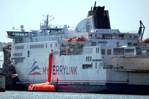 Les bateaux de MyFerryLink bloqués sur le port de Calais.