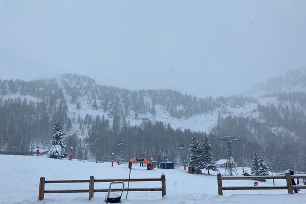 Le manteau neigeux peut s'avérer par endroit instable à cause des récentes chutes de neige sur les massifs maralpins.