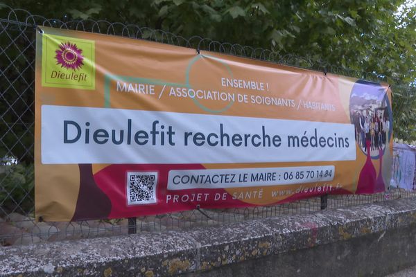 Confronté au manque de médecins, Dieulefit, dans la Drôme, se mobilise pour attirer de nouveaux professionnels de santé.