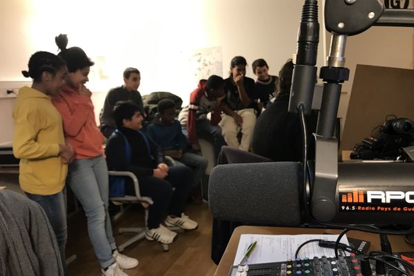 Les jeunes ont été initié à la radio dans les locaux de RPG