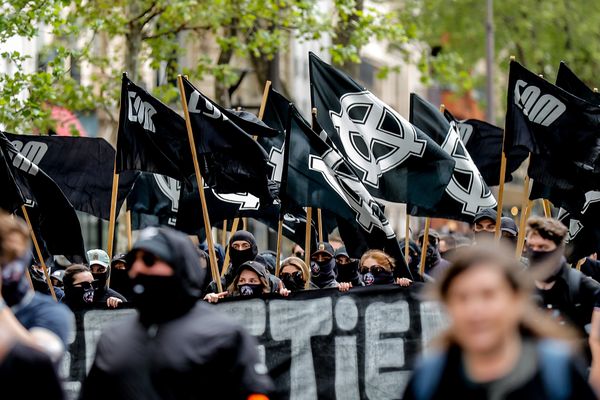 Des militants d'extrême-droite défilant à Paris, à l'appel du "Comité du 9-Mai", le samedi 6 mai 2023.