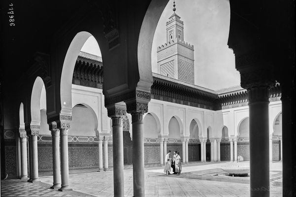 La cour de la Grande Mosquée de Paris