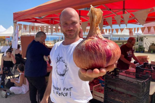 Maxime Schmitt, co-président de la Maison des semences paysannes maralpines, l'un des organisateurs de la Fête de l'oignon rose de Menton.