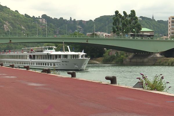 Un navire de croisière à Rouen