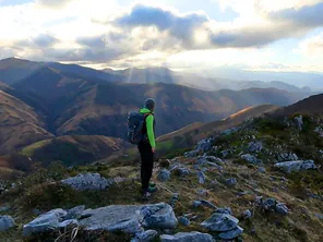 Randonner dans les Pyrénées demande de prendre des mesures de sécurité.