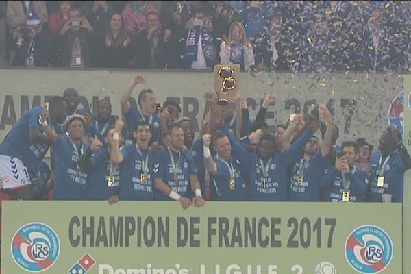 Le trophée de champion de France de L2