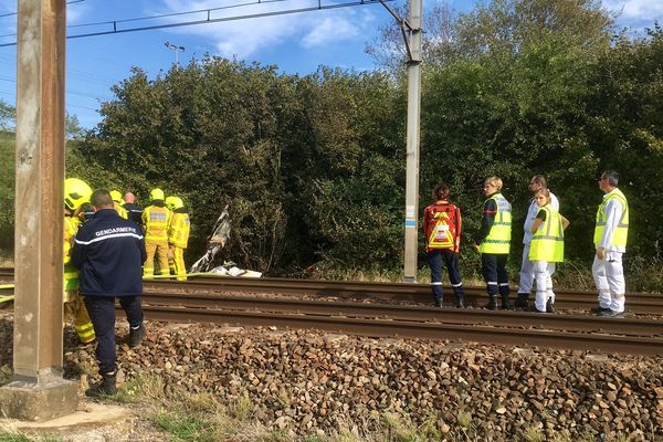 Les équipes de secours sur le lieu du crash