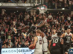 Pour son premier match officiel avec le Caen Basket Calvados, Kentan Facey a régalé le public du Palais des sports, marquant 41 points lors du succès face à son ancienne équipe, Poitiers, en ouverture de la saison de Pro B.