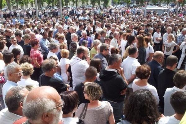 Guéret, 3 aout 2014. Marche blanche  en hommage à la famille Gineste, victime du crash du vol AH5017 d'Air Algérie.