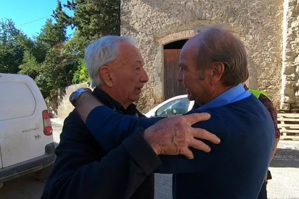 Après les inondations, la solidarité s'organise à Leuc, dans l'Aude - 